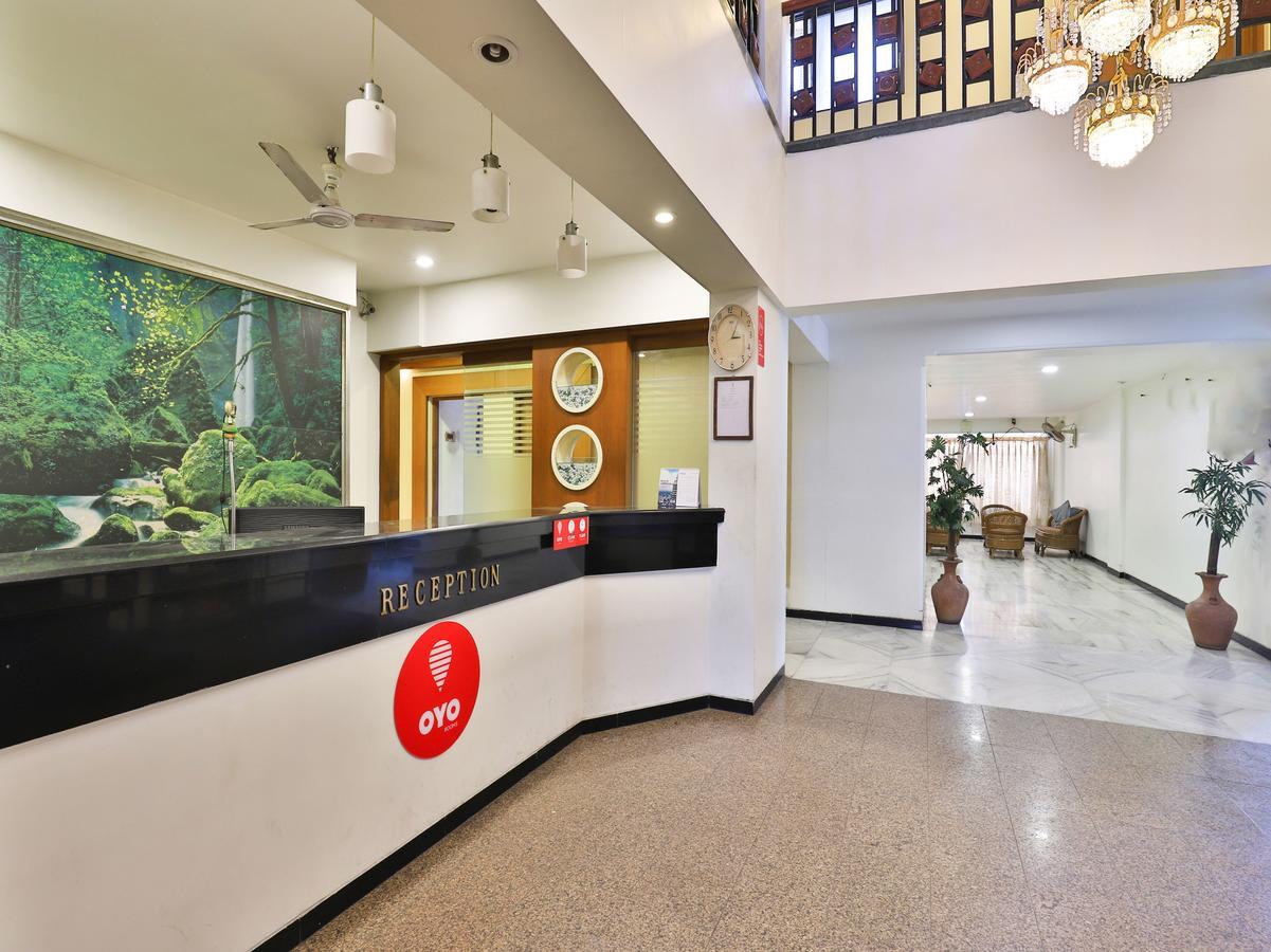 Hotel Ostria Surat Buitenkant foto