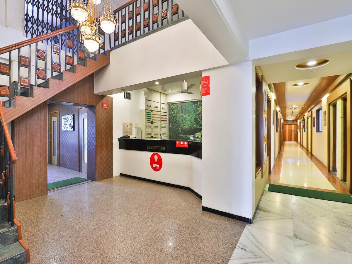 Hotel Ostria Surat Buitenkant foto