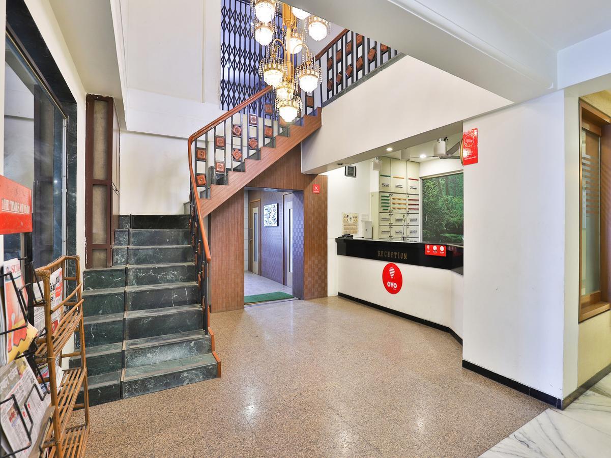 Hotel Ostria Surat Buitenkant foto