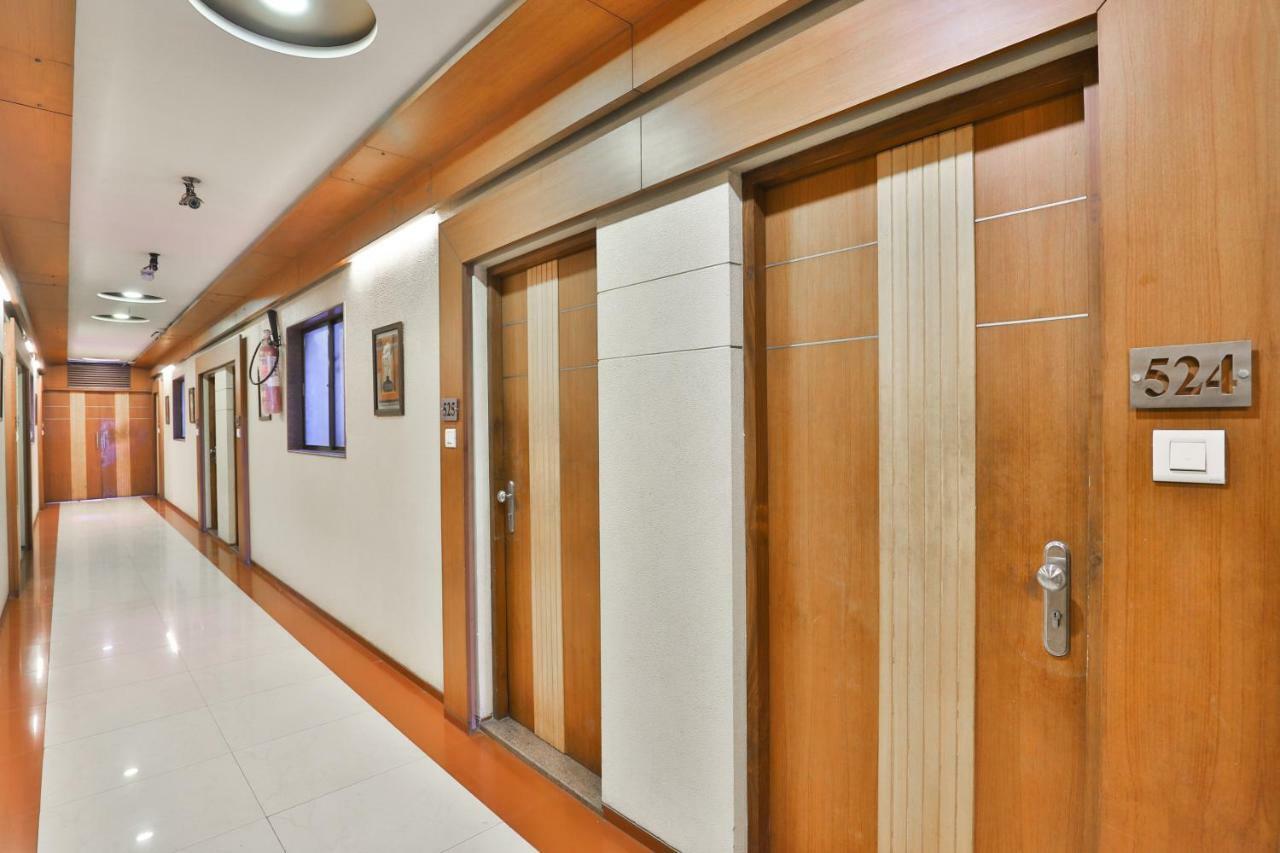 Hotel Ostria Surat Buitenkant foto